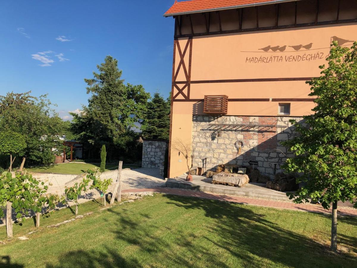 Madarlatta Vendeghaz Hotel Fertorakos Exterior photo