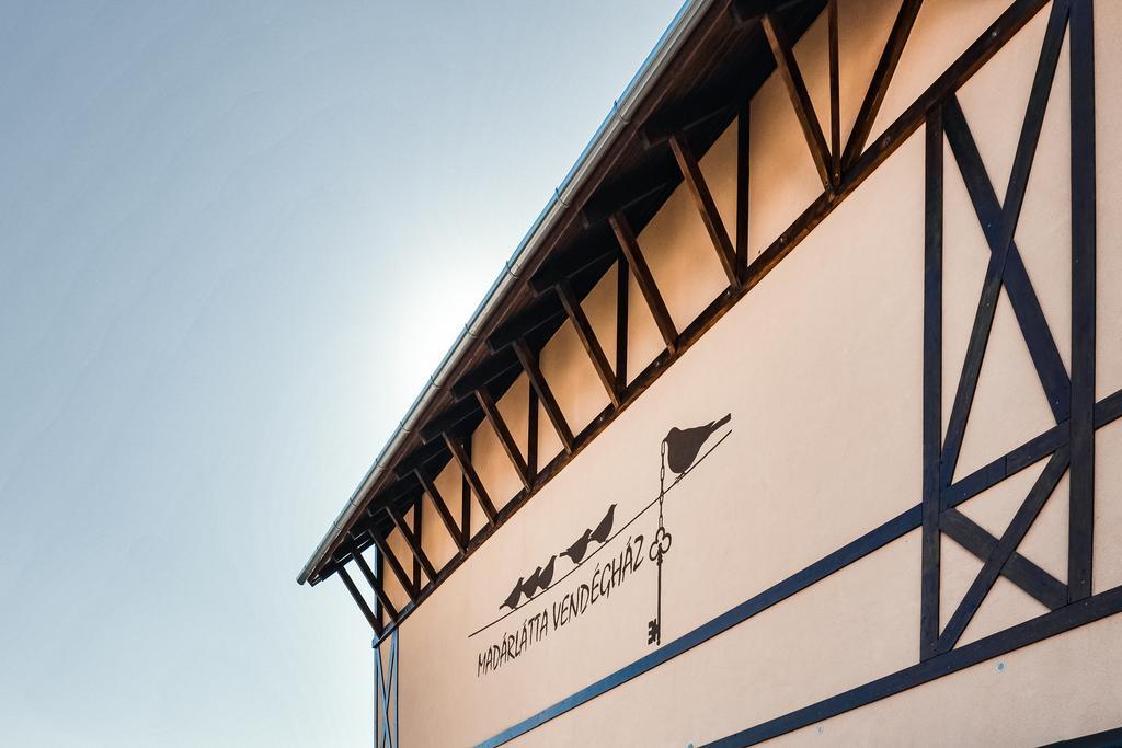 Madarlatta Vendeghaz Hotel Fertorakos Exterior photo